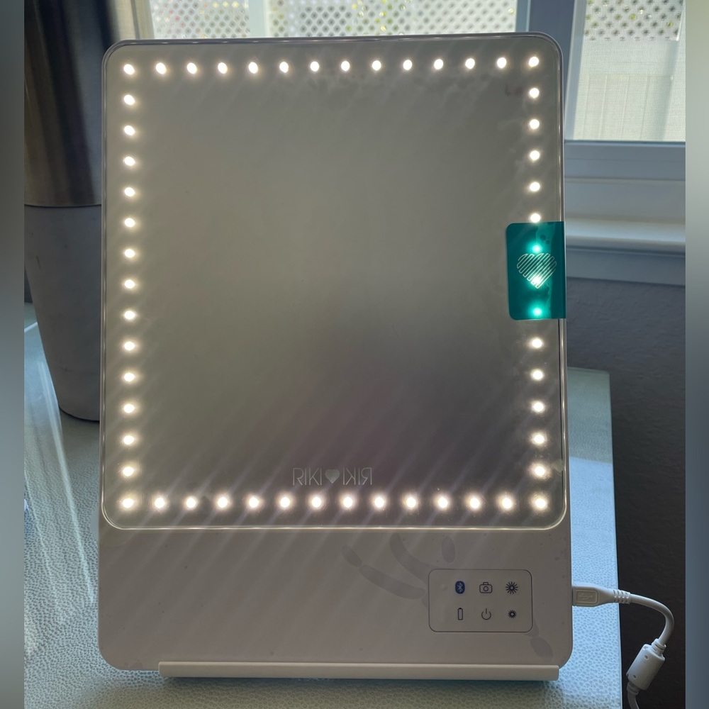 Riki Loves Riki Skinny & Case